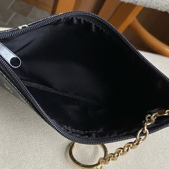 Dooney & Bourke wristlet. - Picture 5 of 13